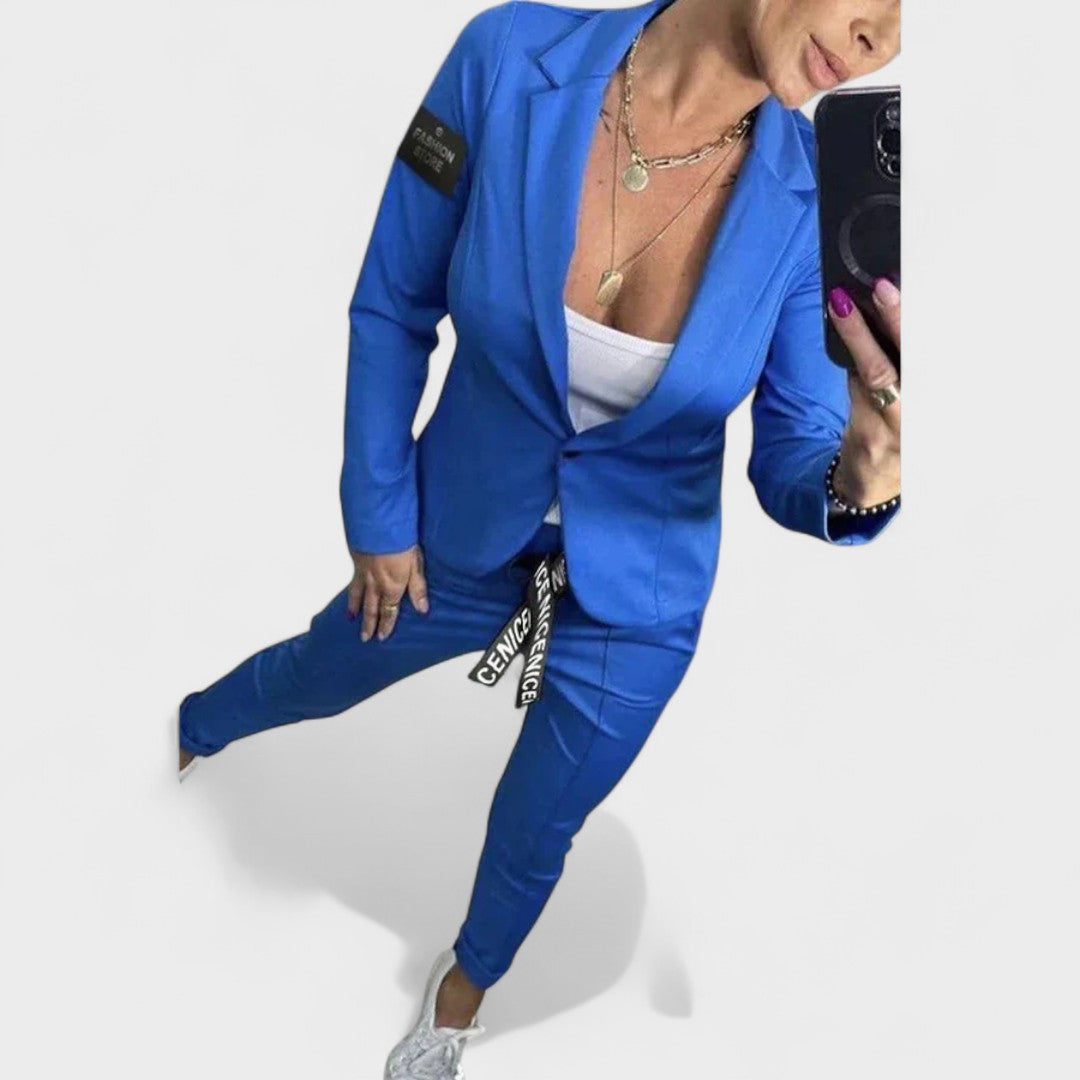 Ника – Персонализиран комплект: мек сако и широки панталони