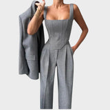 Каролина – Мощен Триделен Костюм