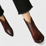 Ралица - Елегантни боти с V-образно деколте