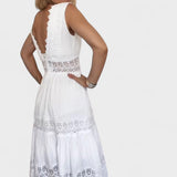 Елена - Елегантна Чипкова Рокля с V-Изрез