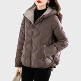 Стефания – Топла дамска зимна яка с качулка и стегнат дизайн