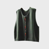 София – Елегантна жилетка с декоративни копчета