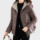Стефания – Топла дамска зимна яка с качулка и стегнат дизайн