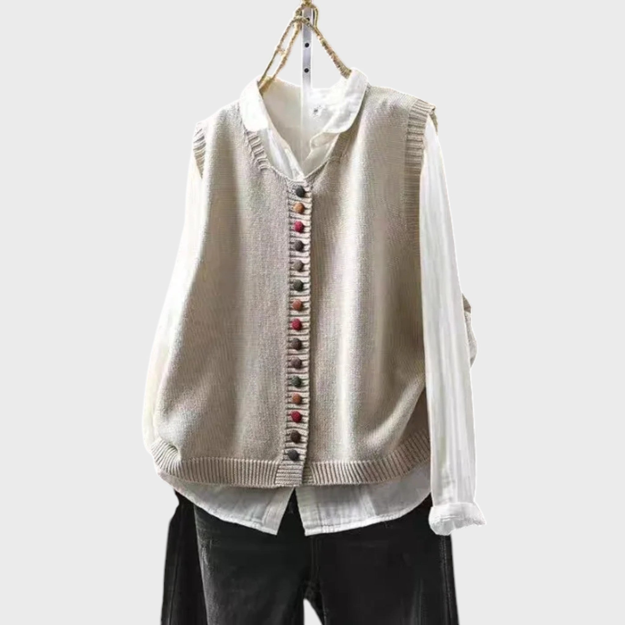 София – Елегантна жилетка с декоративни копчета
