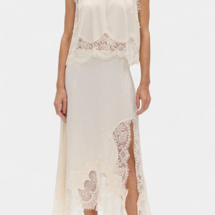 Нада Миди Пола с Дантелени Детайли и Асиметричен Подгъв