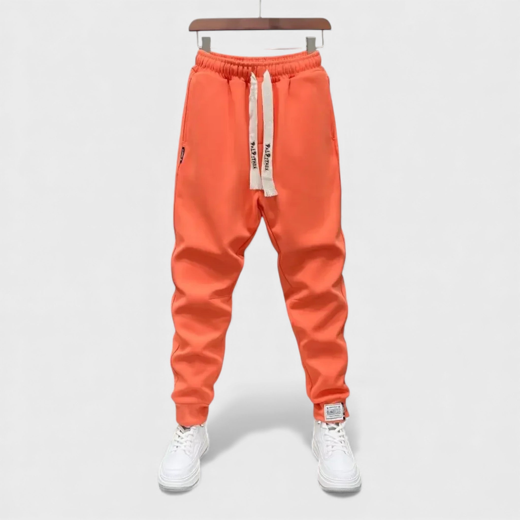 Лоран - Удобни панталони с елегантни аксесоари